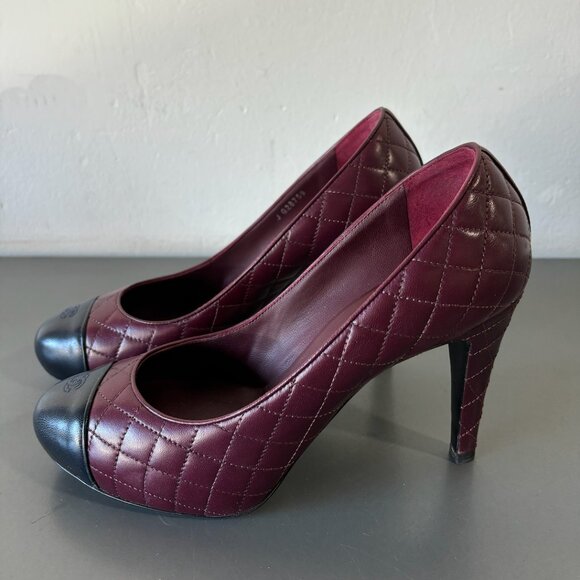 Chanel burgundy quilted heels size 40 - Picture 2 of 4